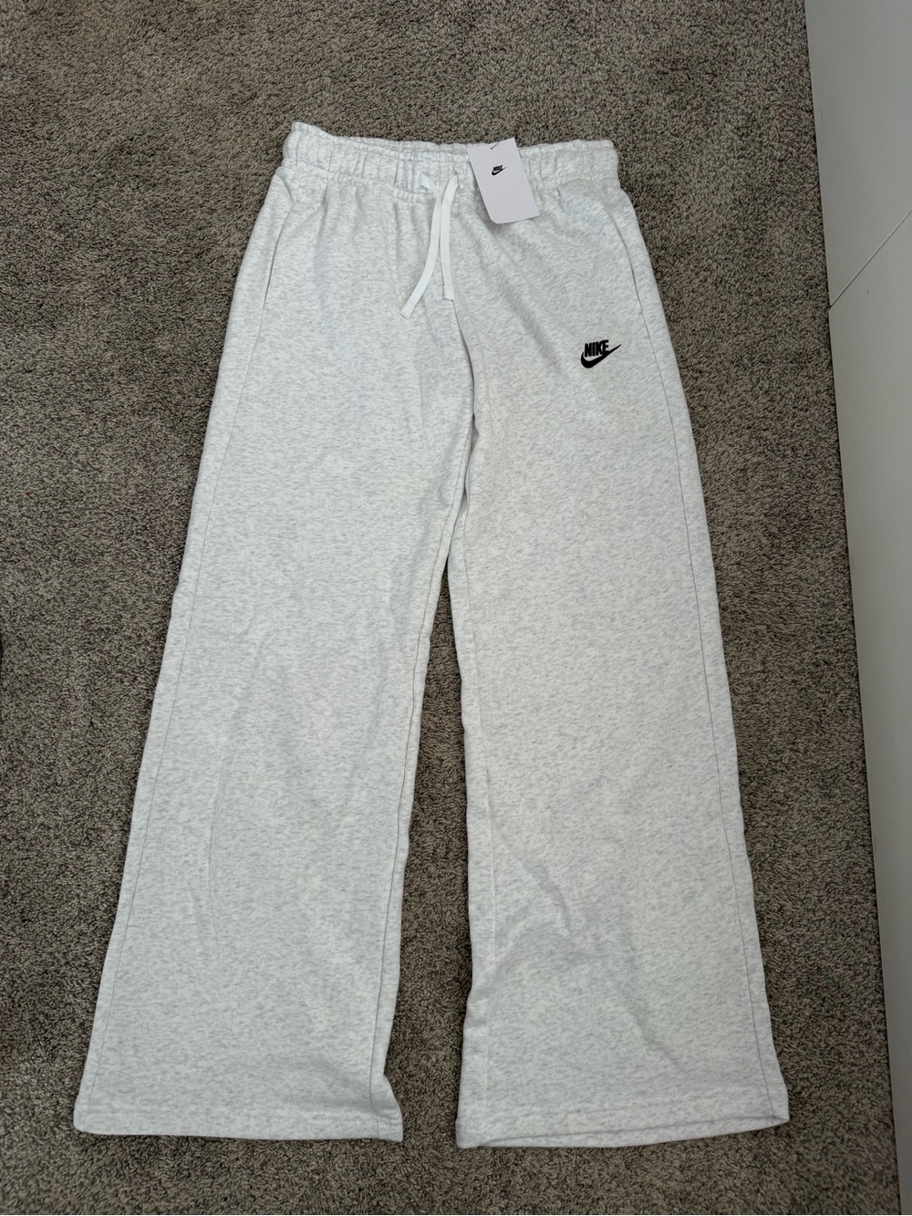NWT Nike wide leg sweatpants size small